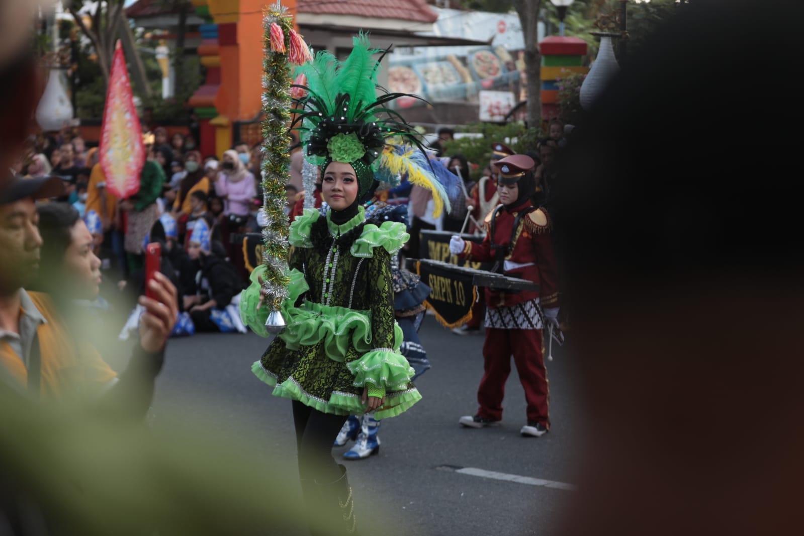 Tampilkan PBB Kreasi dan Drumband yang Menarik, Parade Senja Sukses Jadi Daya Tarik Wisatawan