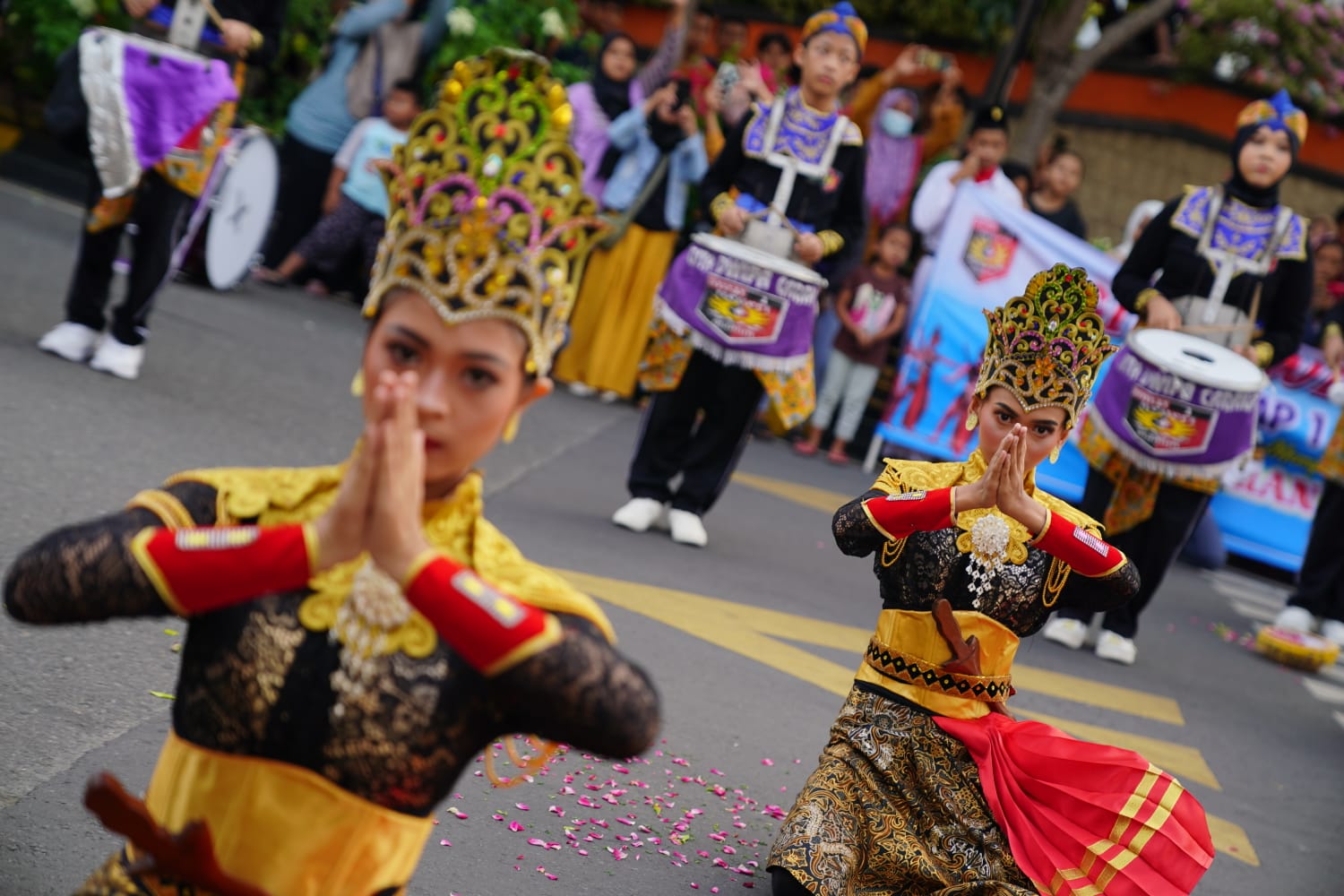 Kembali Digelar, Parade Senja Curi Perhatian Wisatawan PSC