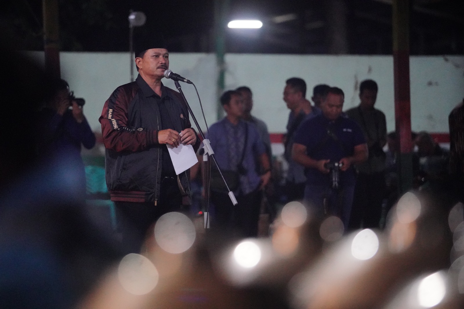 Hadiri Pagelaran Wayang Kulit Peringatan HUT Yonif Para Raider 501, Wali Kota: Usia Tua Penampilan Harus Muda