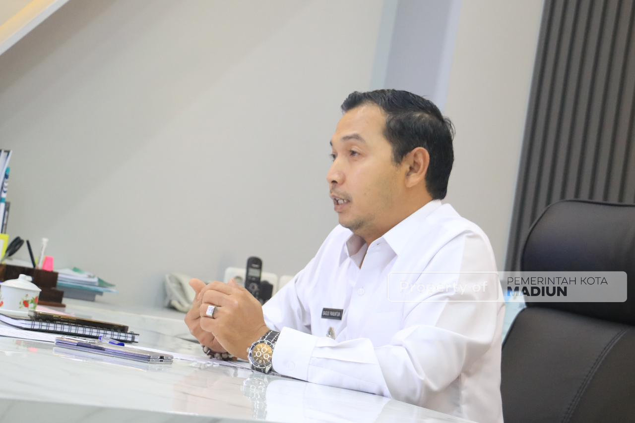 Buka SEMMAR Unmer Madiun, Wawali Tekankan Peran Akademisi untuk Wujudkan Indonesia Emas 2045