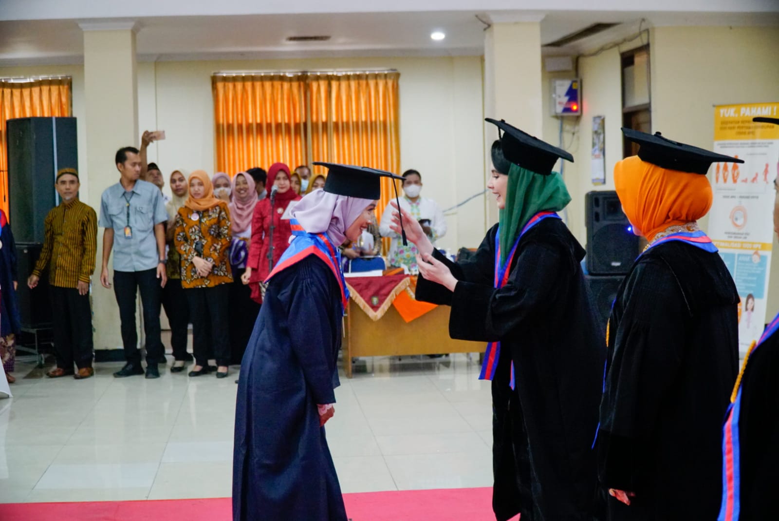 Selesaikan Pendidikan SOTH dan Selantang, Emak-Emak dan Lansia Laksanakan Wisuda