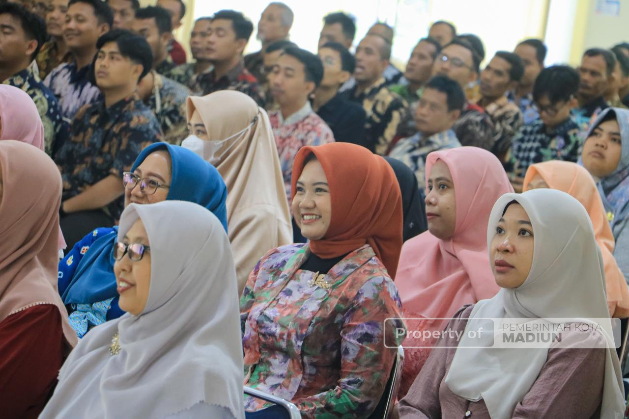 Hadiri Pembinaan Pegawai Kecamatan Taman, Wali Kota Madiun Tekankan Tiga Prioritas dalam Bekerja