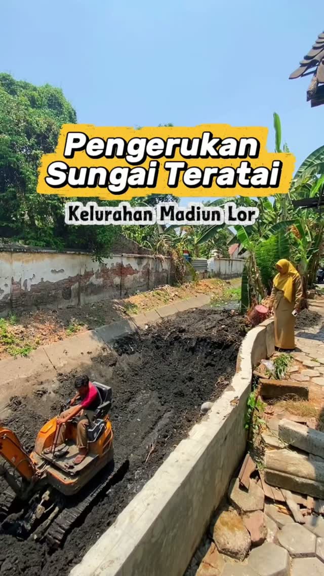 Selasa (13/10), pengerukan Sungai Teratai memasuki hari keenam. Ibu Lurah Tri Mardiana, S.STP.,M.A.P. melakukan monitori...