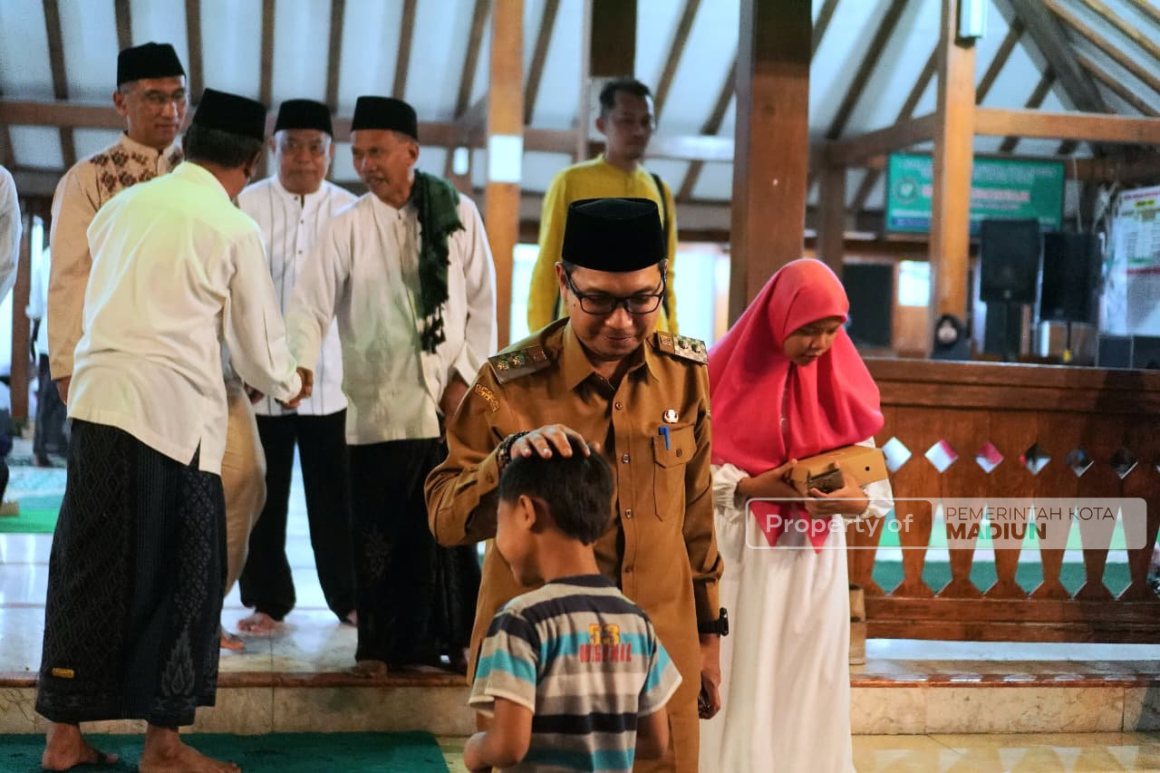 Hadiri Malam Manggulan Grebeg Maulud, Plt Wali Kota: Budaya Kita Harus Terus Dihidupkan