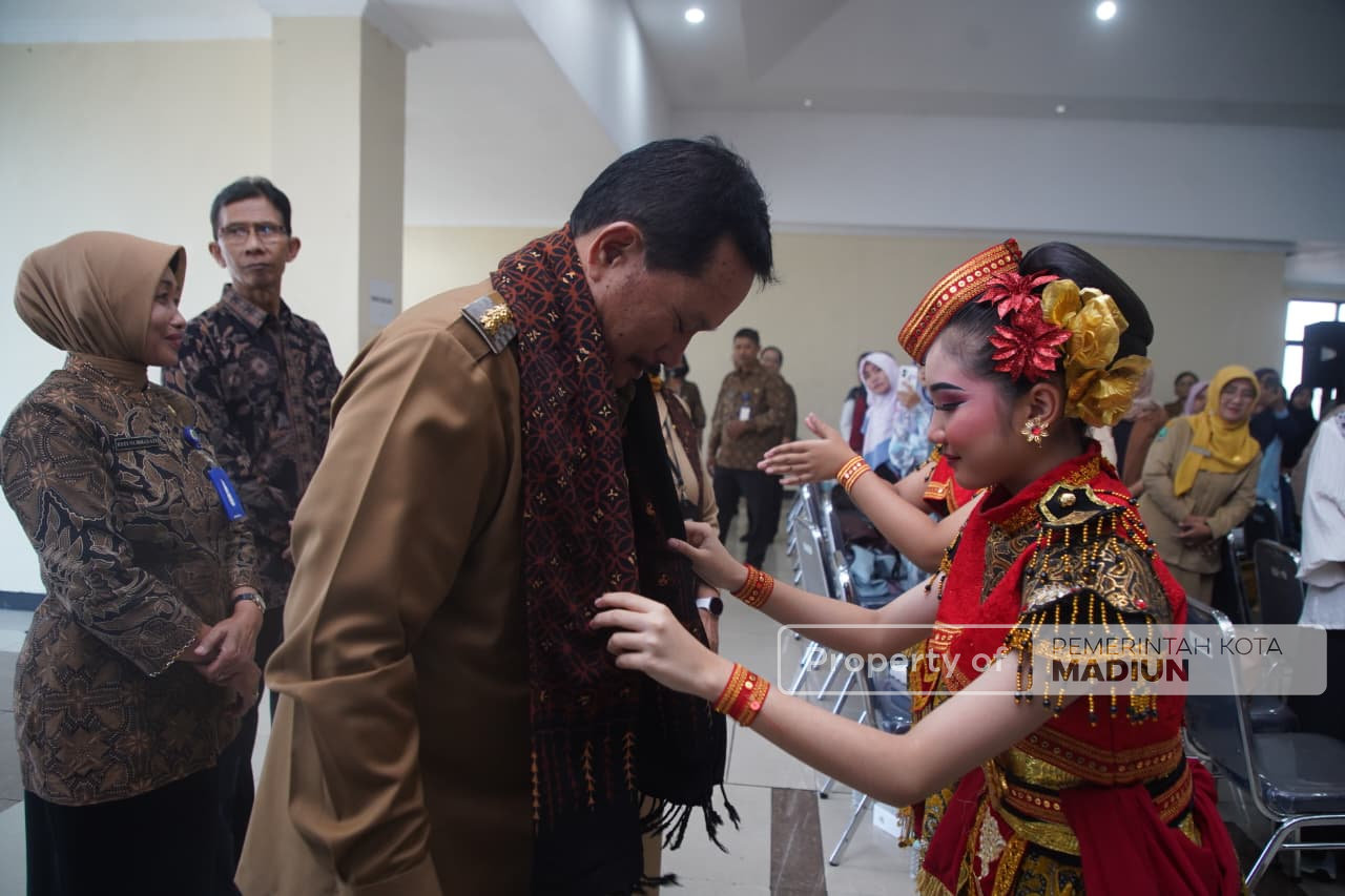Jadi Narasumber Parenting, Wali Kota Madiun: Jangan Sampai Masa Depan Anak Jadi Korban!