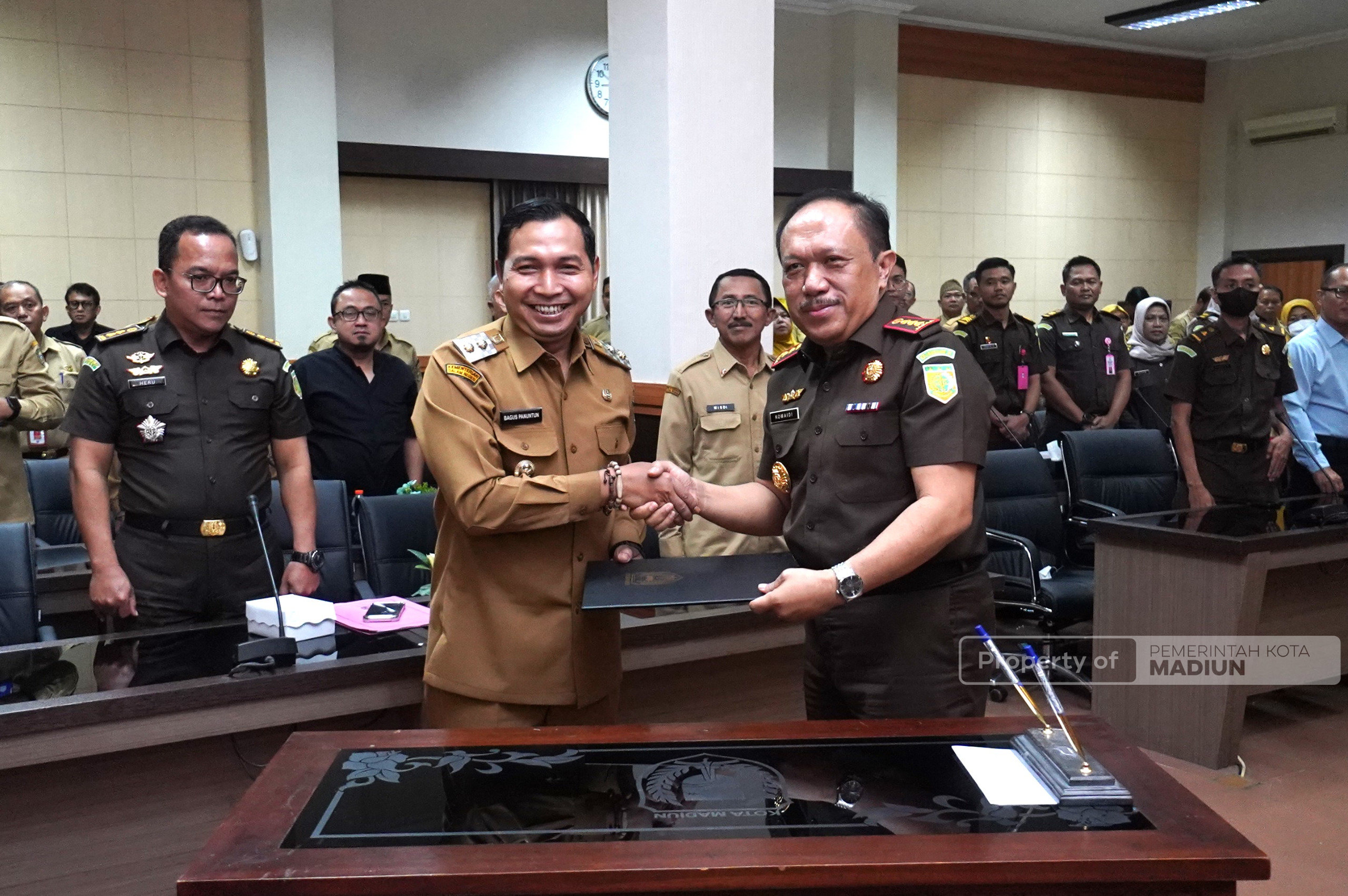 Serah Terima Aset Fasum-Fasos Puri Asri Lestari, Plt Wali Kota Madiun Tegaskan Komitmen Optimalisasi Aset Daerah