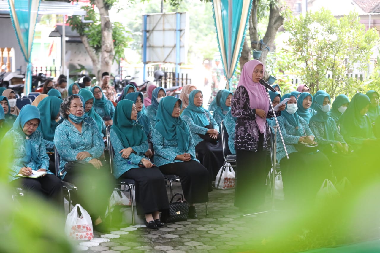 Dinas Luar, Wali Kota Hadiri Pertemuan Warga Secara Virtual