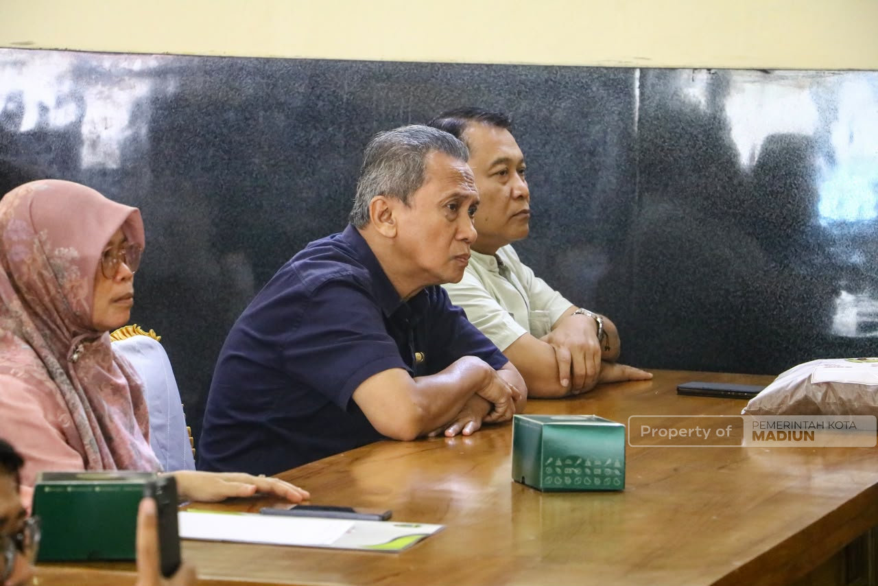 Gelar Pembinaan Pedagang Pasar, Plt Wali Kota Tekankan Pentingnya Pengelolaan Sampah