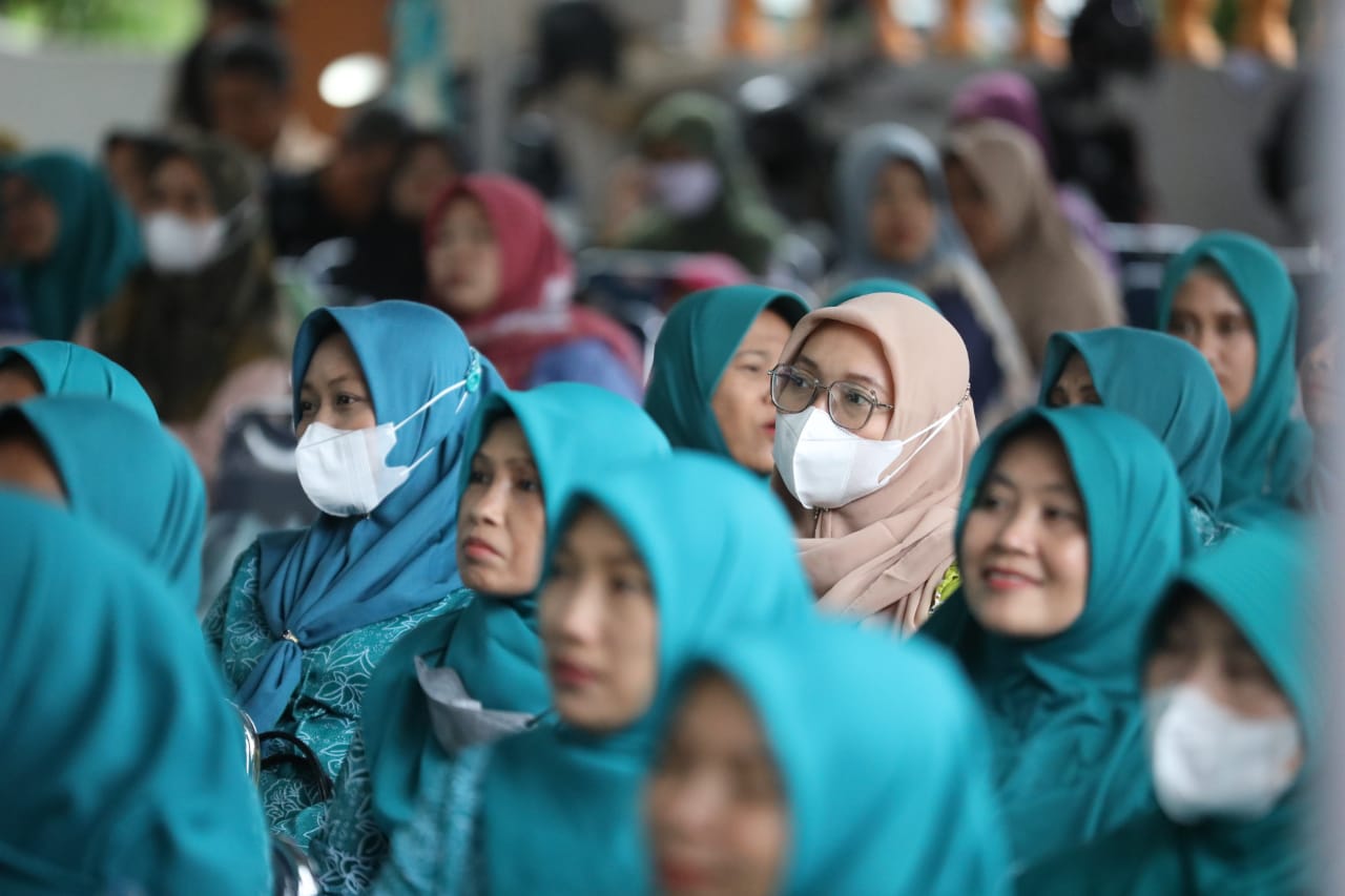 Dinas Luar, Wali Kota Hadiri Pertemuan Warga Secara Virtual
