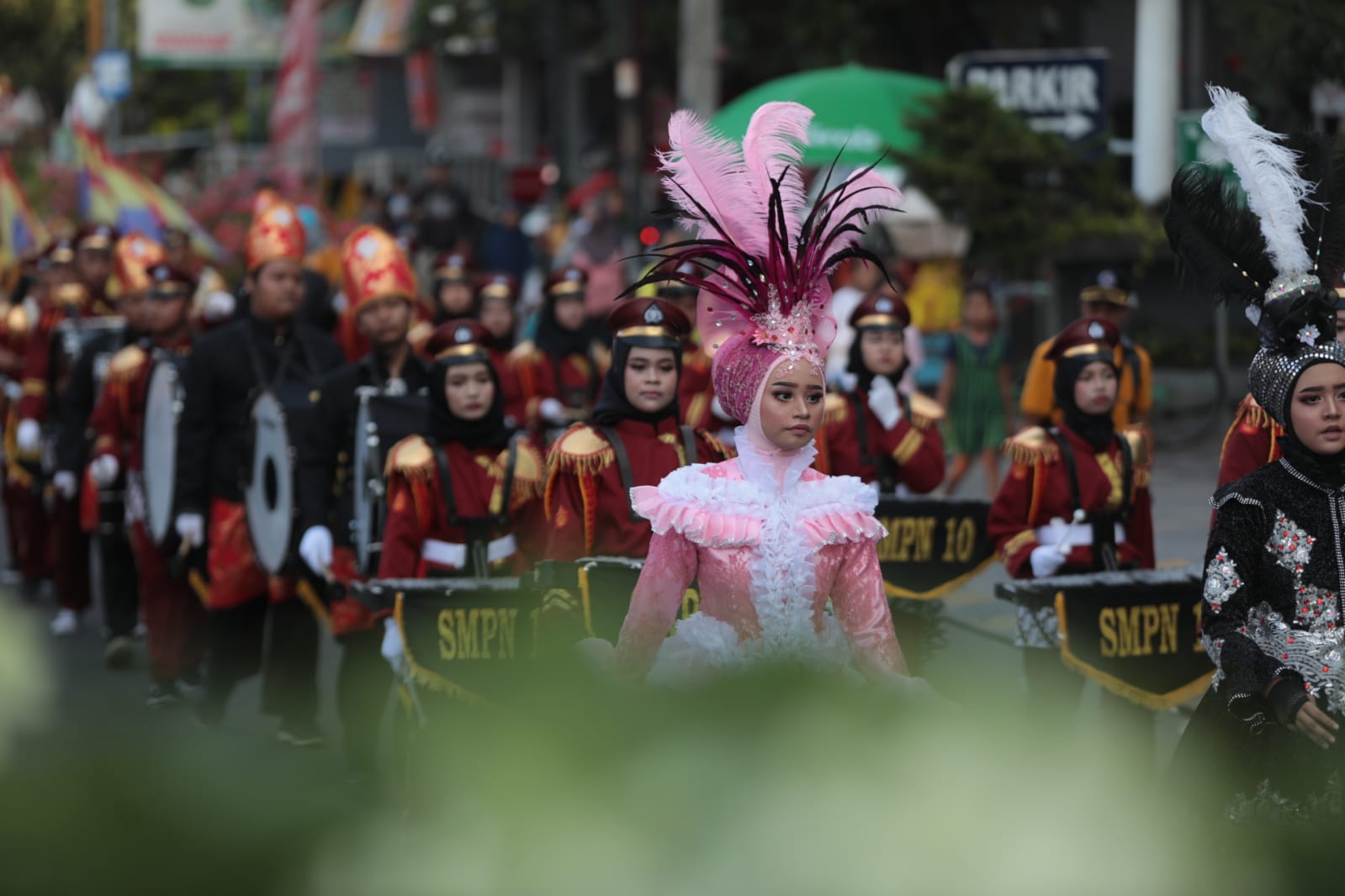 Tampilkan PBB Kreasi dan Drumband yang Menarik, Parade Senja Sukses Jadi Daya Tarik Wisatawan