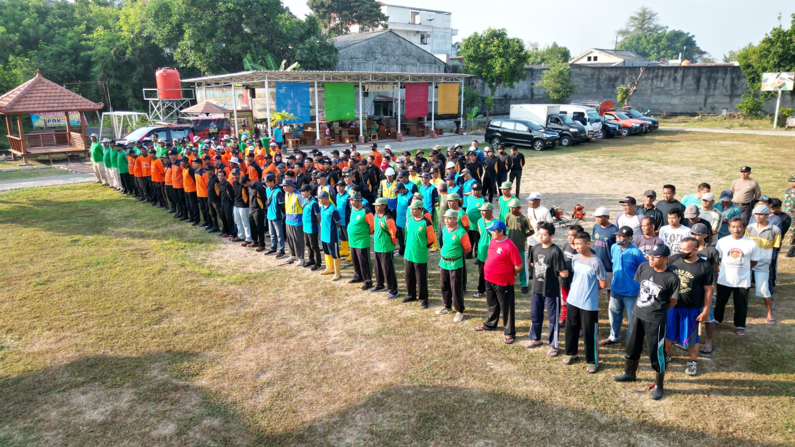 Kerja Bakti Bersama Warga di Lapak Pancasoka, Wali Kota Harap Kebersihan dan Kenyamanan Terus Dijaga
