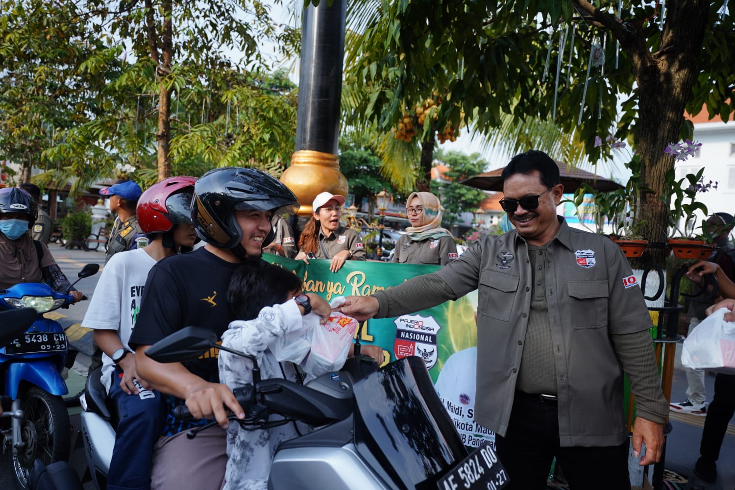 Hadiri Giat Berbagi Takjil Komunitas Pajero, Wali Kota Apresiasi Kepedulian Komunitas untuk Sesama