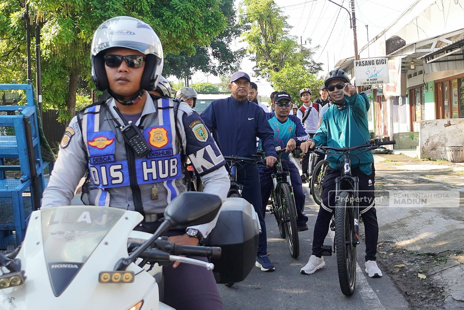 Tinjau Kawasan Perbatasan, Plt Wali Kota Madiun Tekankan Kualitas Infrastruktur Penunjang Ekonomi saat Gowes Pagi
