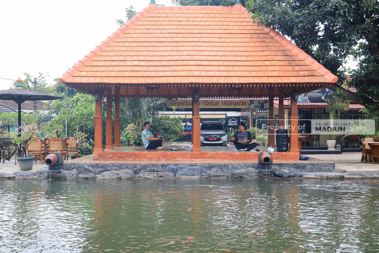Tingkatkan Stamina dan Produktivitas Abdi Negara Melalui Senam Yoga