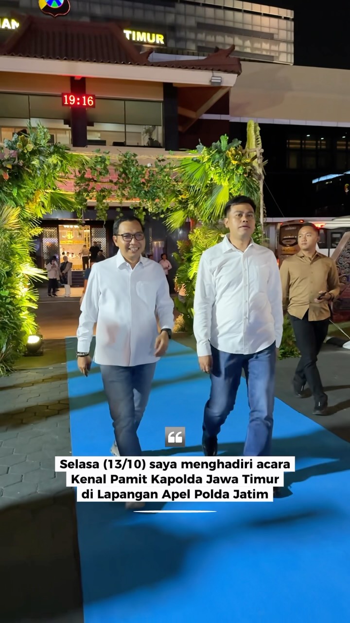 Saya menghadiri acara kenal pamit Kapolda Jawa Timur, dari Irjen Pol. Nanang Avianto, M.Si., kepada Irjen Pol. Dekananto...