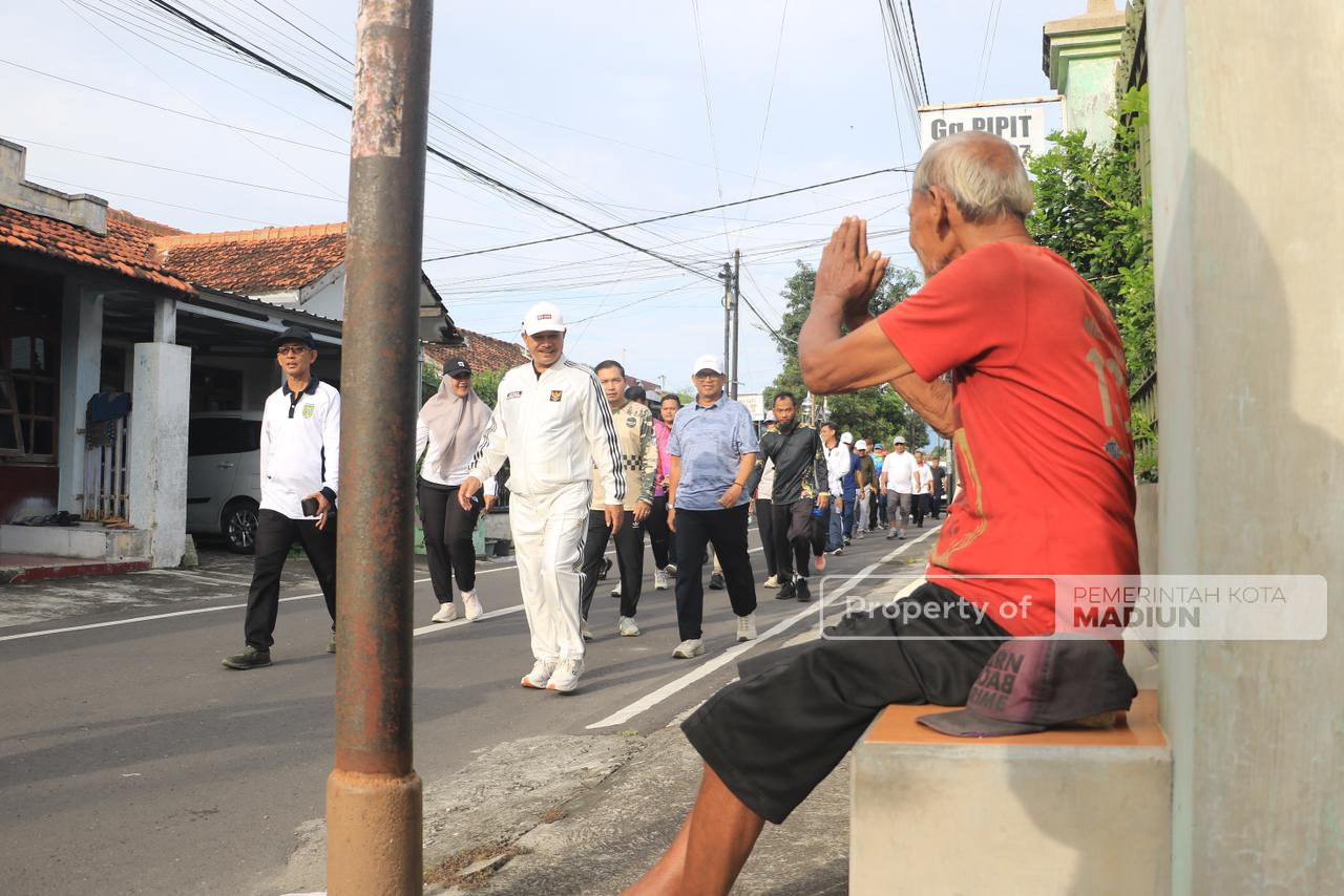 Dorong Gaya Hidup Sehat, Wali Kota Ajak Kepala OPD Rutin Jalan 10.000 Langkah