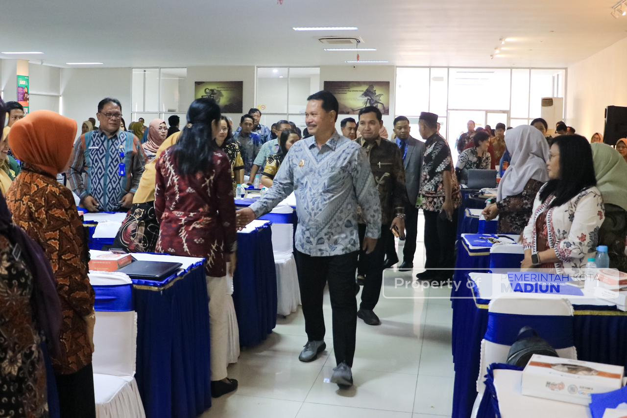 Jadi Narasumber Seminar Akbar, Wali Kota Madiun Tekankan Penguatan Pendidikan Karakter di Era Digitalisasi