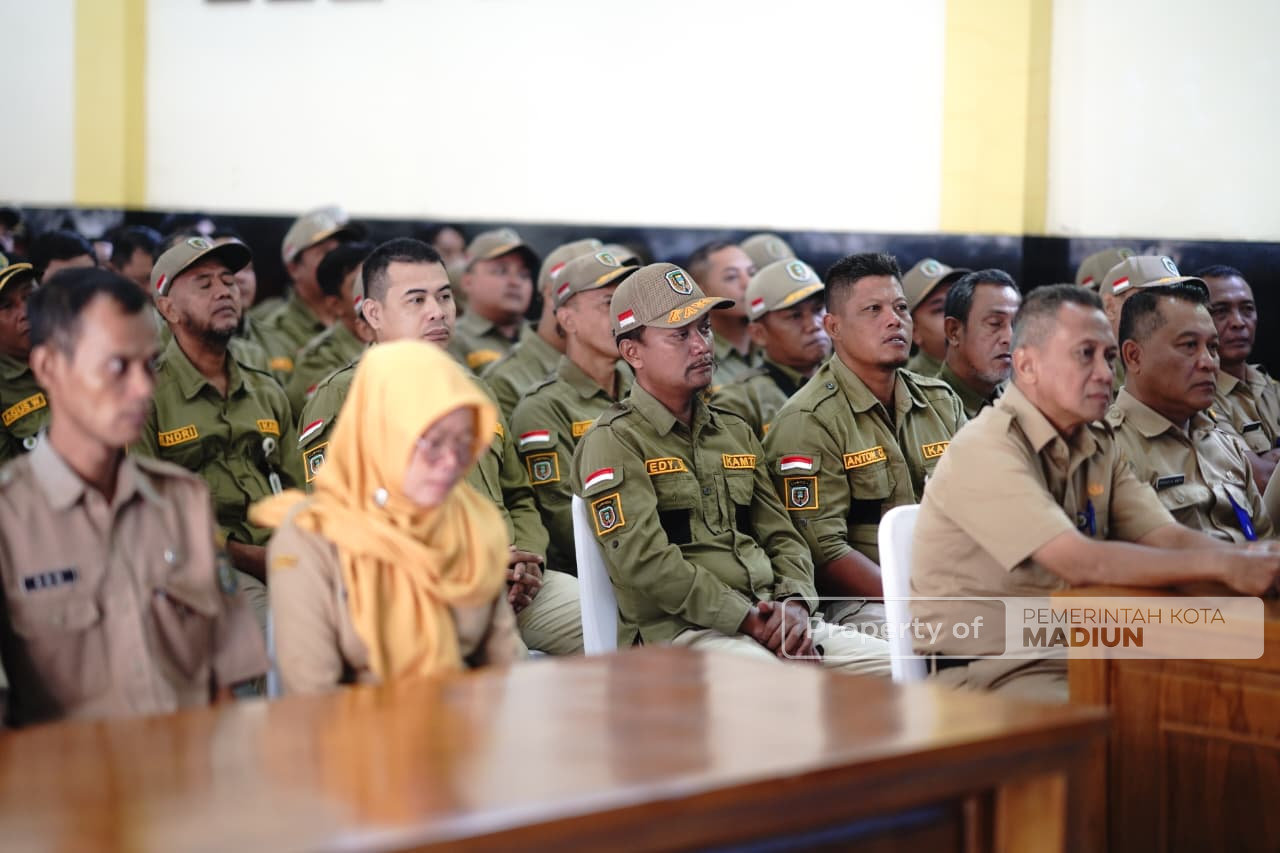 Beri Pembinaan Pegawai Dinas Perdagangan, Wali Kota Targetkan Pasar Tradisional Zero Sampah di 2026