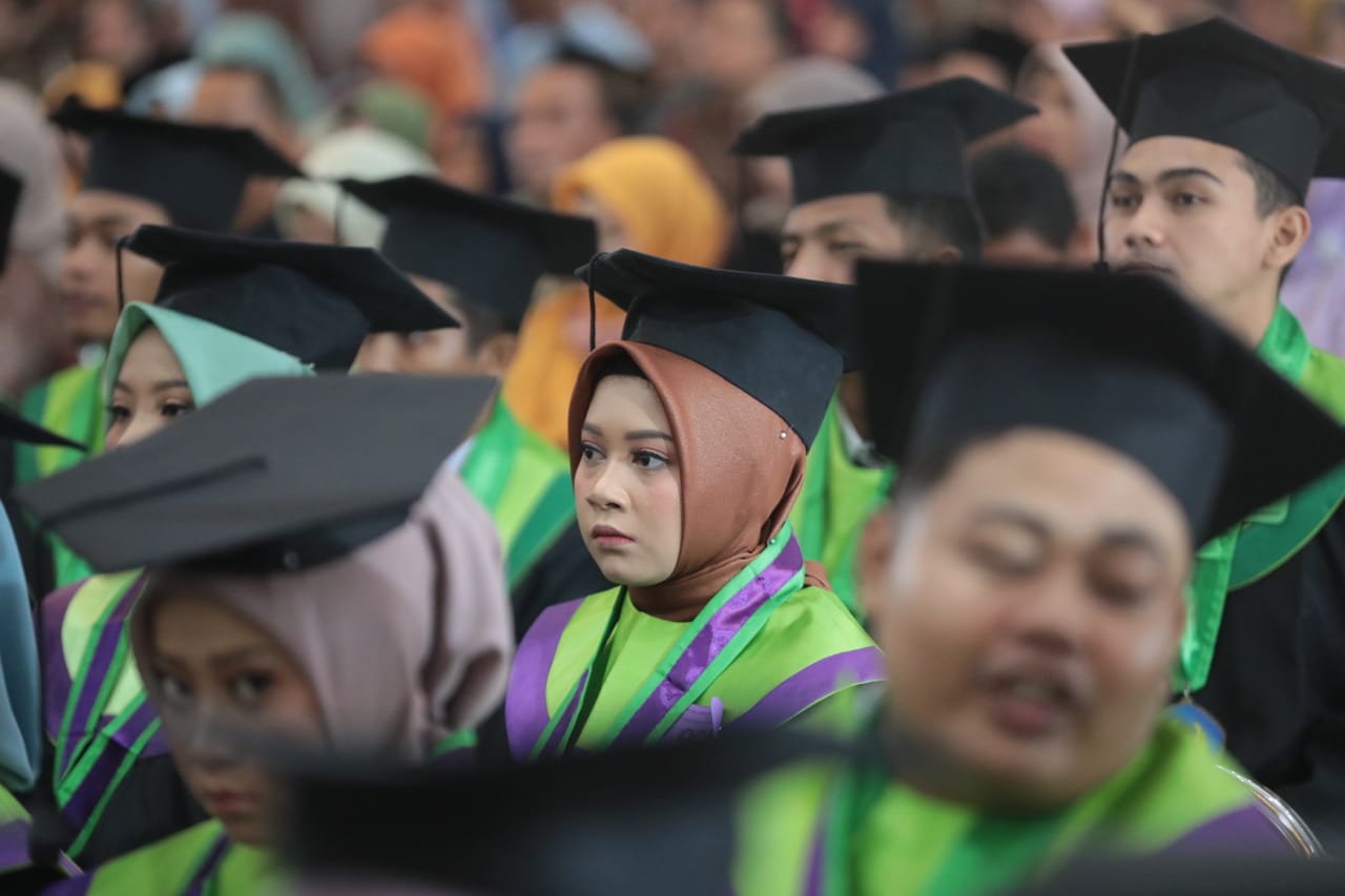 Hadiri Wisuda XII UNIPMA, Wali Kota Pesan Tingkatkan Kompetensi Agar Sukses di Dunia Kerja