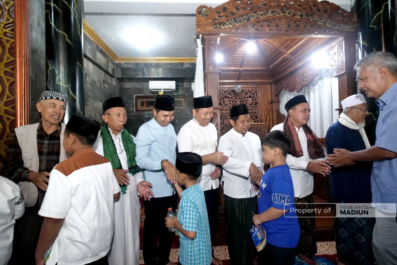Plt Wali Kota Madiun Hadiri Tarawih Perdana, Ajak Warga Sambut Ramadan dengan Tertib dan Penuh Berkah