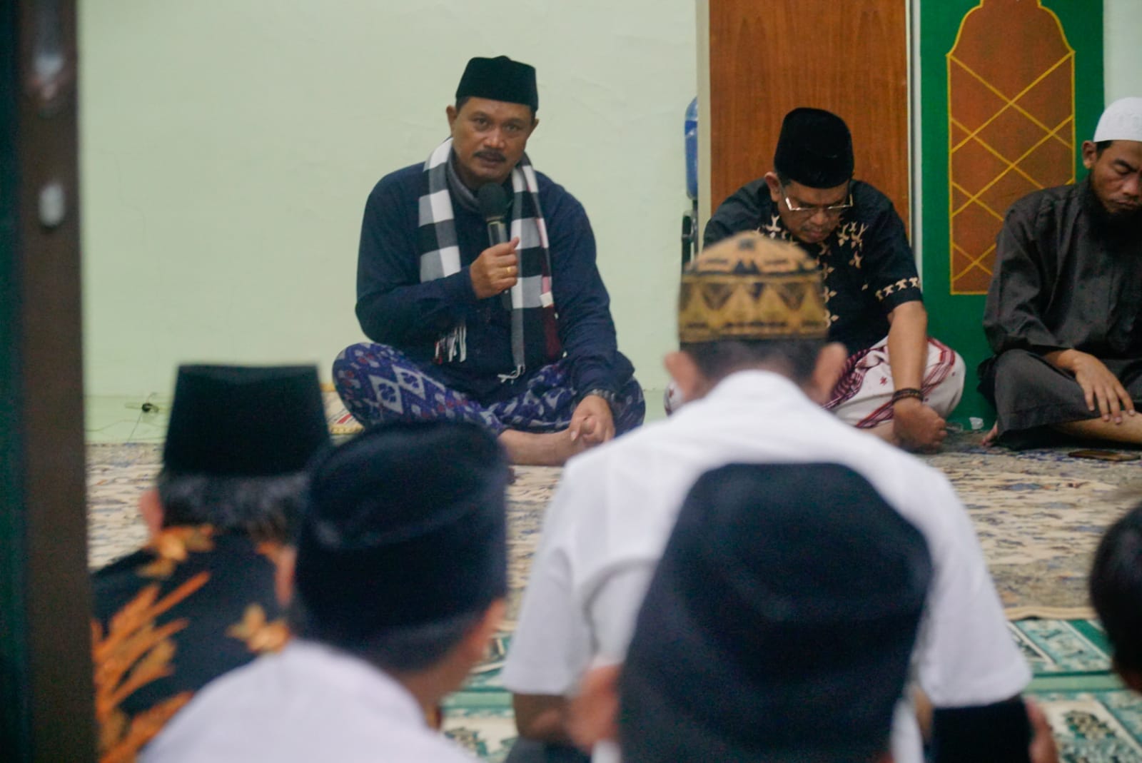 Beribadah di Masjid Al Ichsan, Wali Kota Sampaikan Program Pembangunan