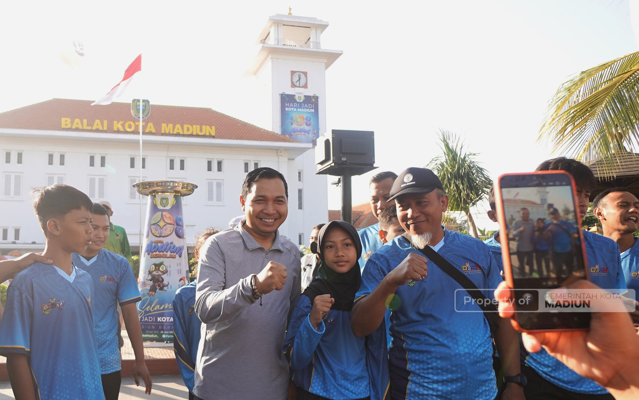 Lepas Kontingen O2SN, Plt Wali Kota Harap Atlet Kota Madiun Raih Prestasi Terbaik