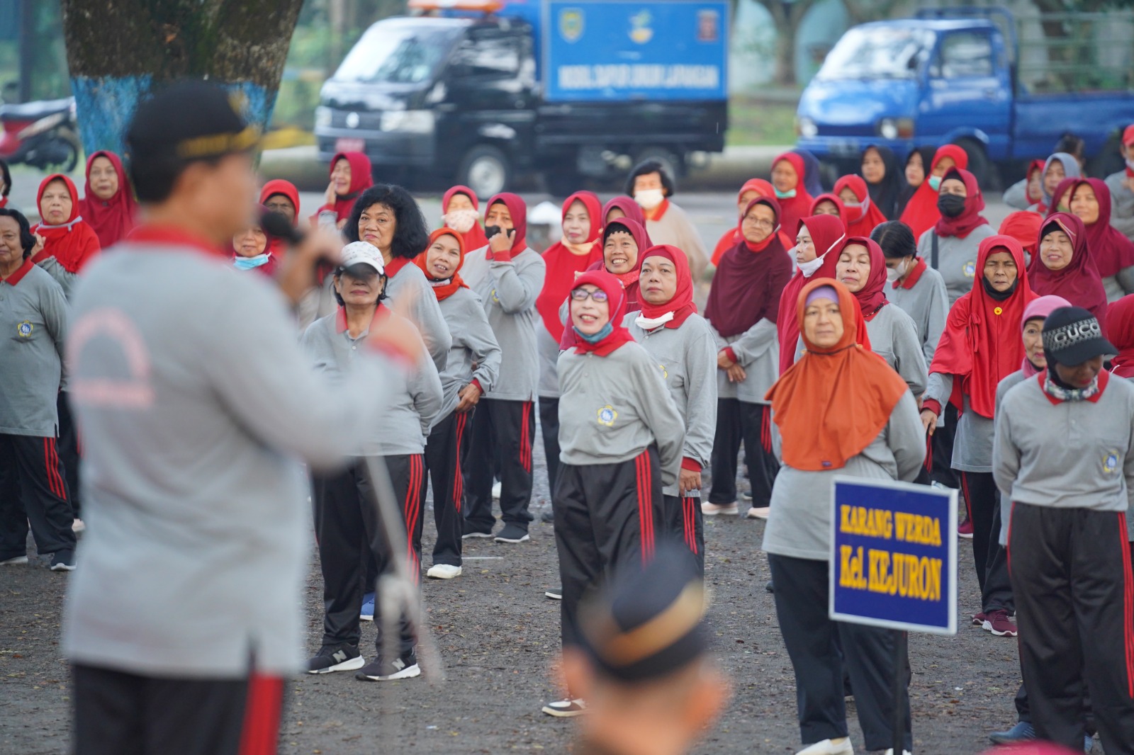 Gelar Senam Lansia, Wali Kota Sosialisasikan Program Laptop Gratis