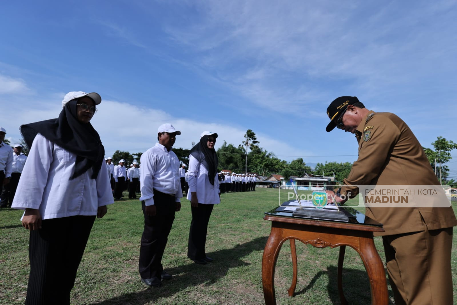 Serahkan SK PPPK Paruh Waktu, Wali Kota Madiun Tegaskan Kinerja Jadi Penilaian Utama