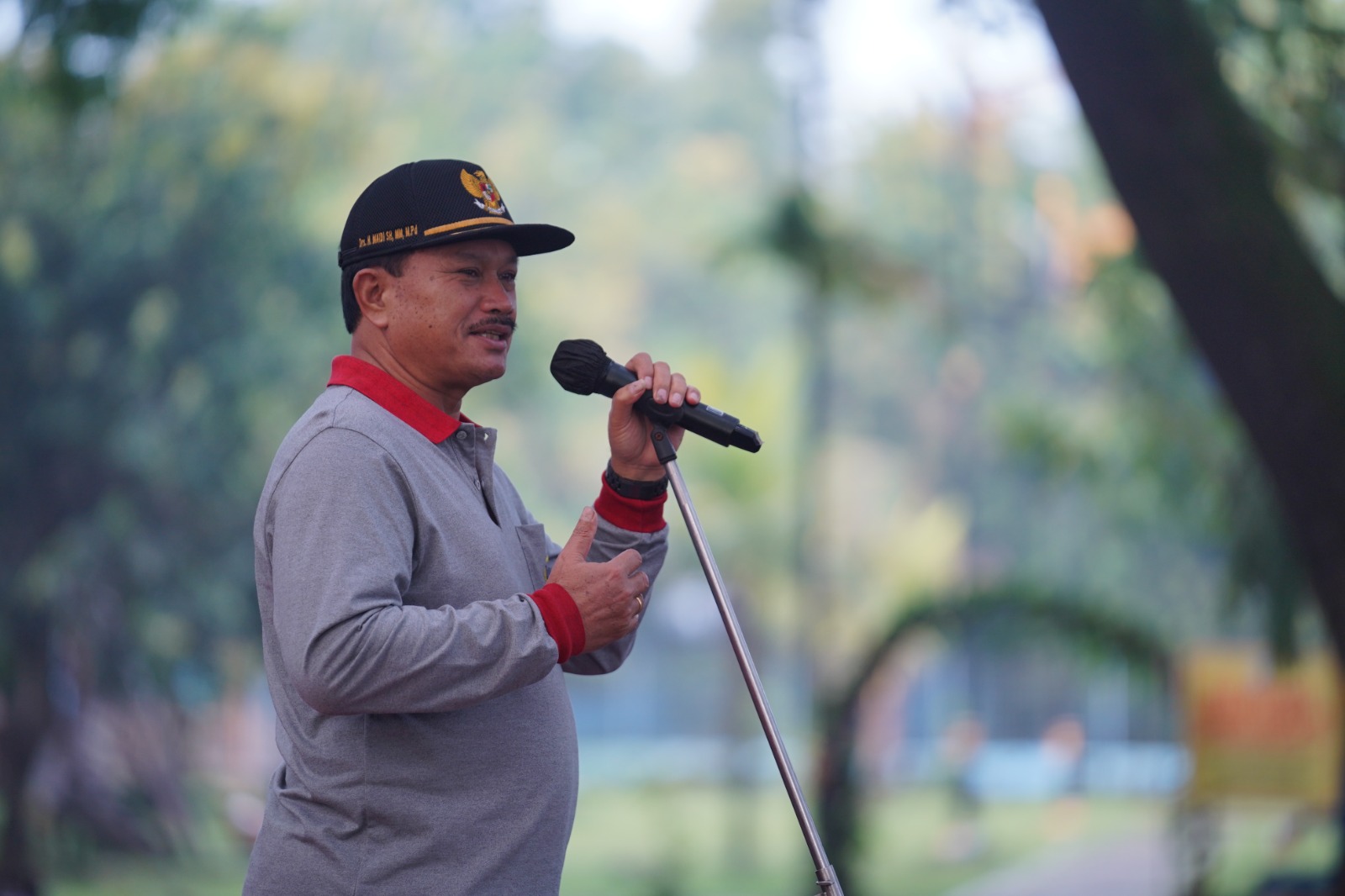 Gelar Senam Lansia, Wali Kota Sosialisasikan Program Laptop Gratis