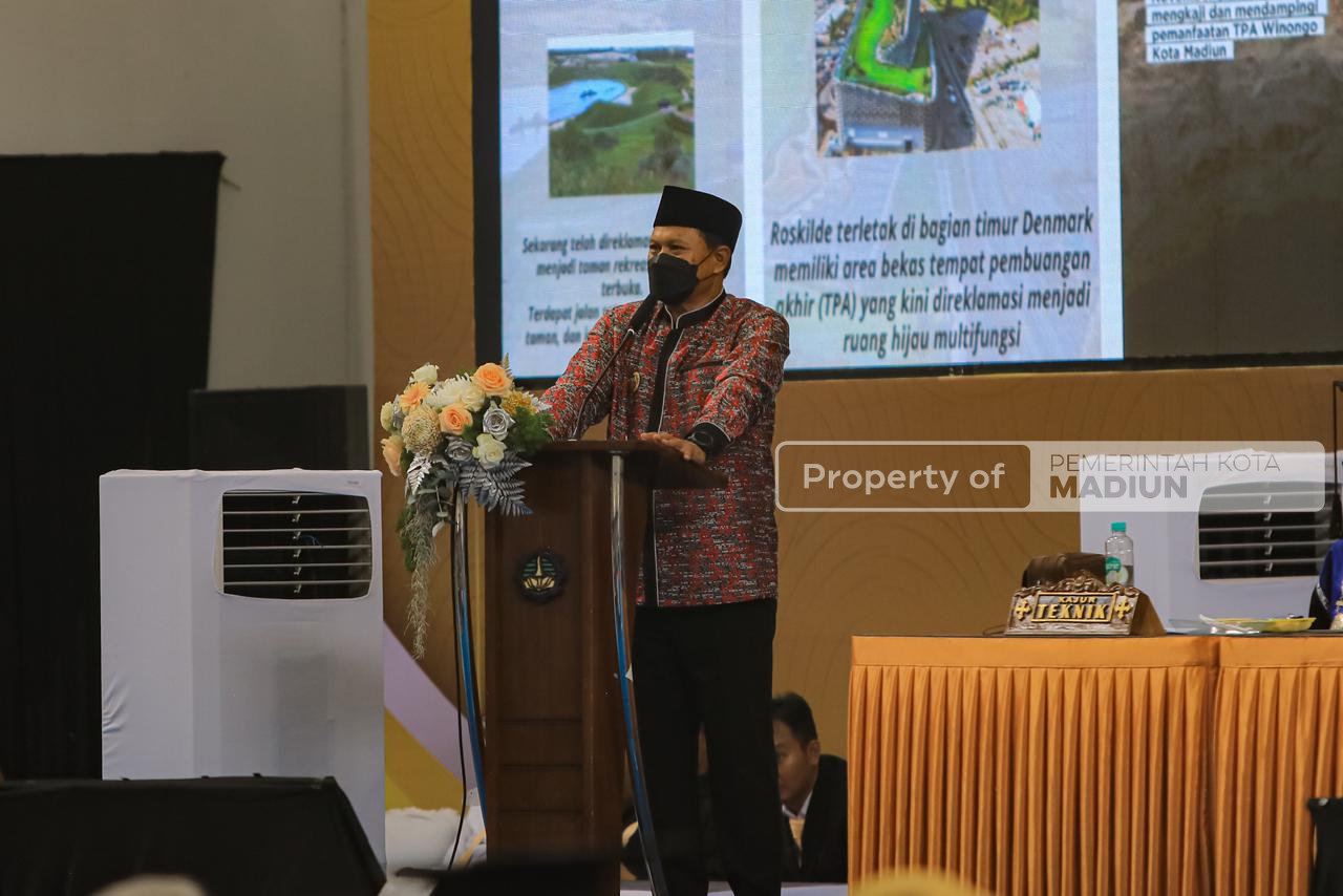 Hadiri Wisuda PNM, Wali Kota Ajak Wisudawan PNM Jadi Penggerak Kemajuan Kota