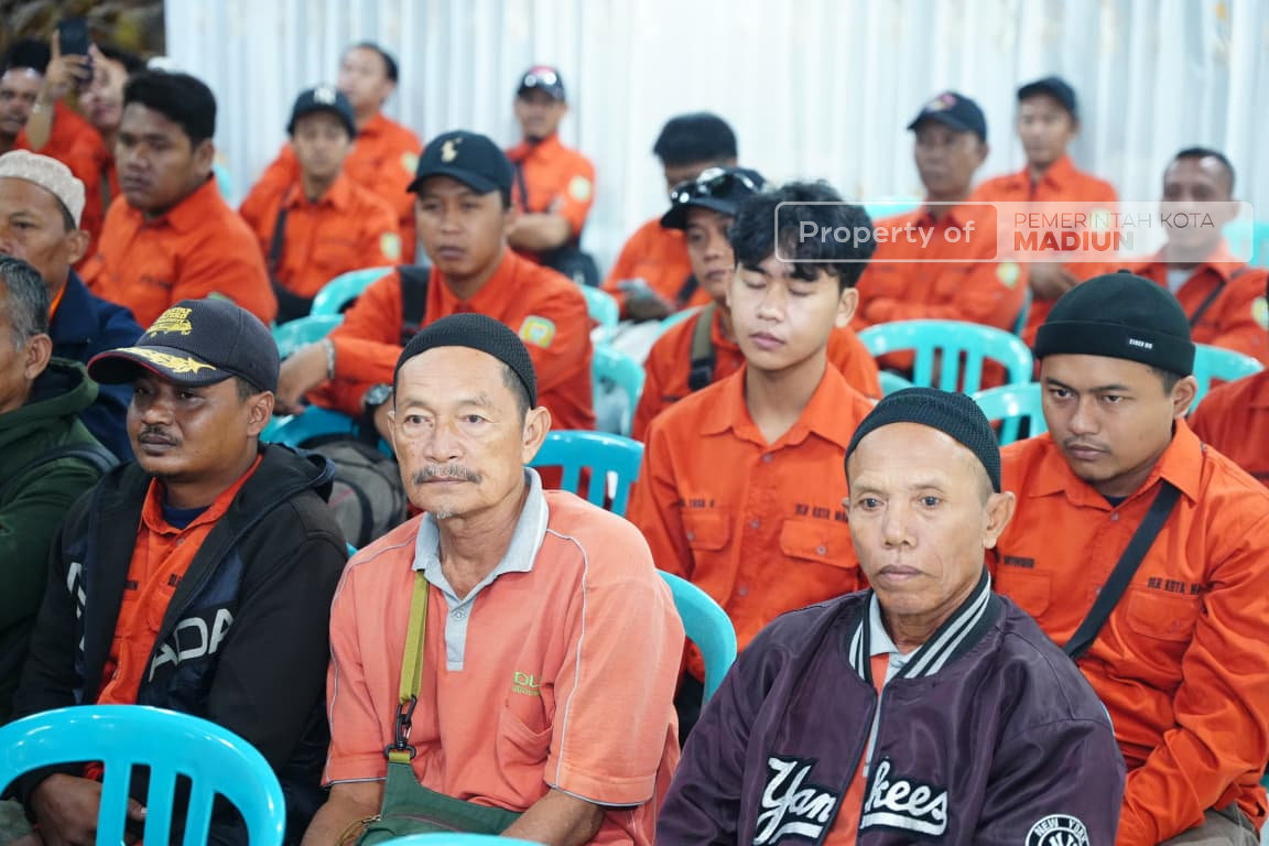 Tingkatkan Sinergi Pegawai, DLH Kota Madiun Gelar Sosialisasi dan Team Building