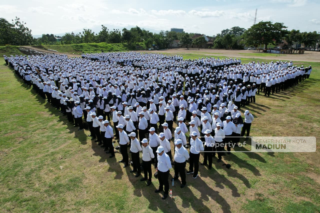 Serahkan SK PPPK Paruh Waktu, Wali Kota Madiun Tegaskan Kinerja Jadi Penilaian Utama