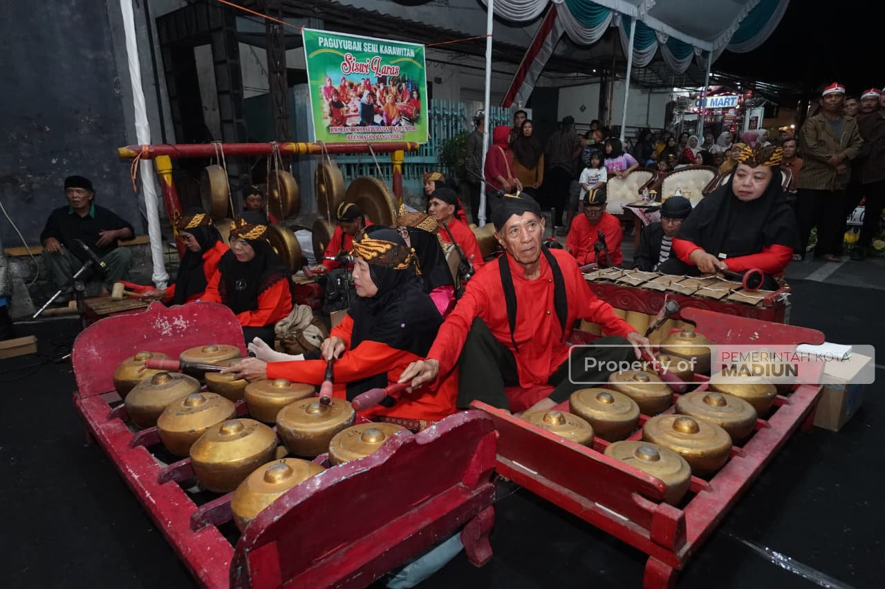 Hadiri Puncak Bersih Desa Madiun Lor, Plt Wali Kota Apresiasi Kreativitas Warga