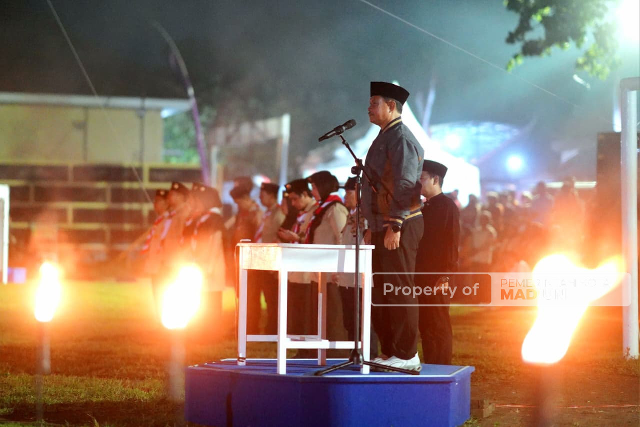 Tandai Dibukanya Jambore Ranting Manguharjo, Wali Kota Madiun Nyalakan Api Unggun