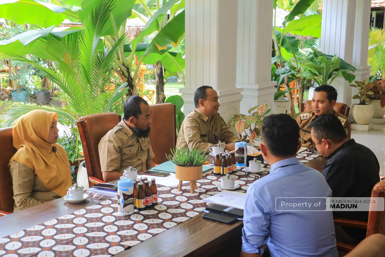 Gelar Audiensi, Plt Wali Kota Madiun Bahas Penguatan BPR Kota Madiun