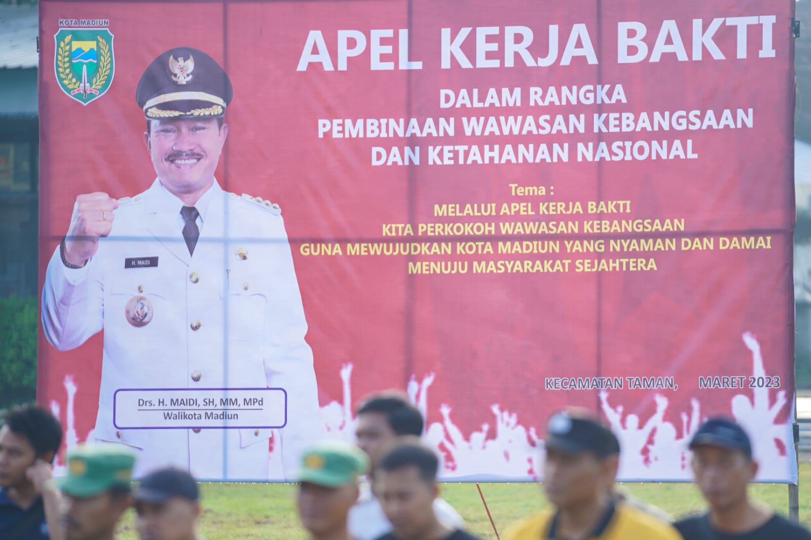Pimpin Apel Kerja Bakti, Wali Kota Serahkan Penghargaan Bagi Satlinmas Berdedikasi