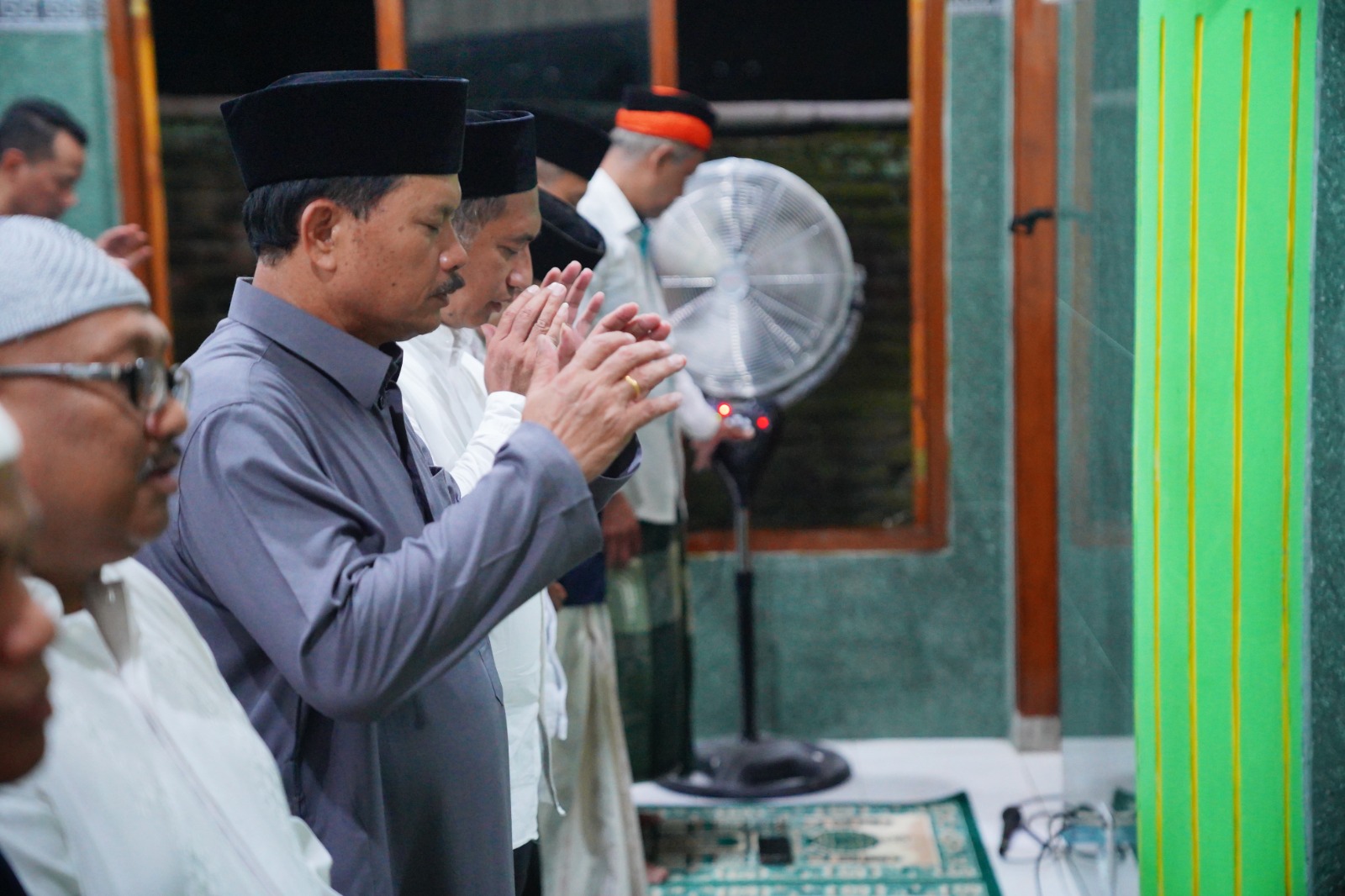 Salat Isya dan Tarawih Safari Ramadan di Masjid Al Ifaqoh, Wali Kota Ajak Warga Tingkatkan Ibadah
