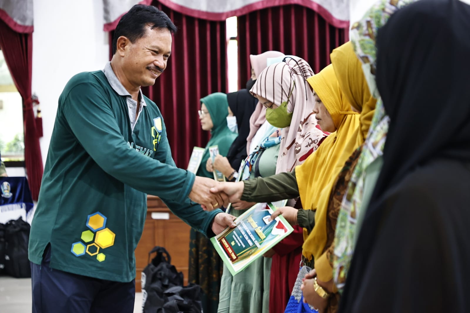 Hadiri Jalan Sehat Gubernur Jatim, Wali Kota Apresiasi Antusiasme Warga
