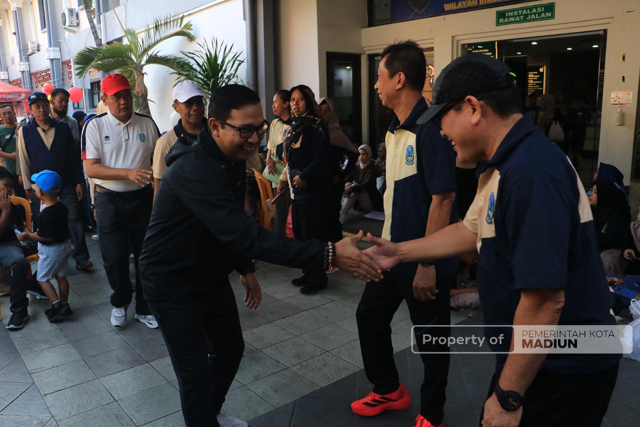 Hadiri Jalan Santai RSUD dr Soedono, Plt Wali Kota Pesan Semangat Melayani Masyarakat Terus Dijaga