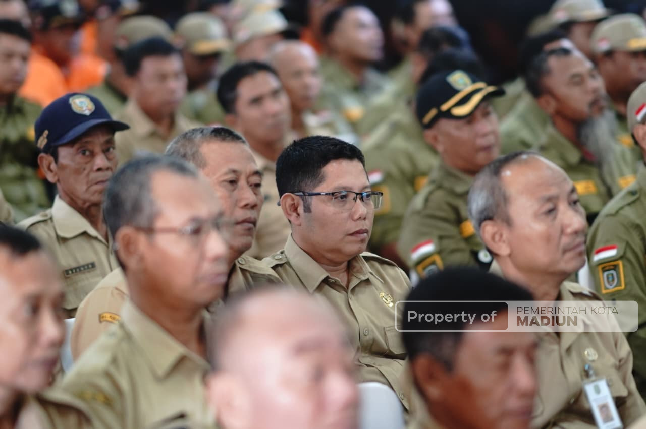 Beri Pembinaan Pegawai Dinas Perdagangan, Wali Kota Targetkan Pasar Tradisional Zero Sampah di 2026