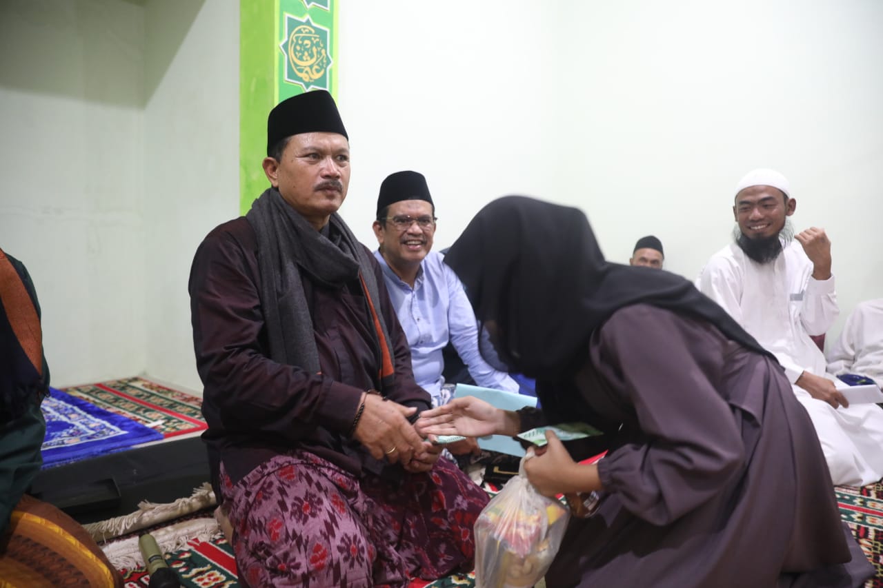 Salat Isya di Mushala Al-Ikhlas Ngegong, Wali Kota Sampaikan Program Pembangunan
