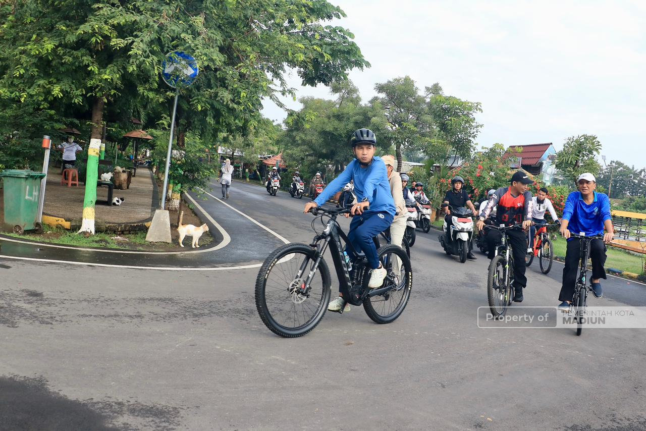 Gowes Tinjau Lapangan, Plt Wali Kota Madiun Siapkan Pengembangan Destinasi Baru