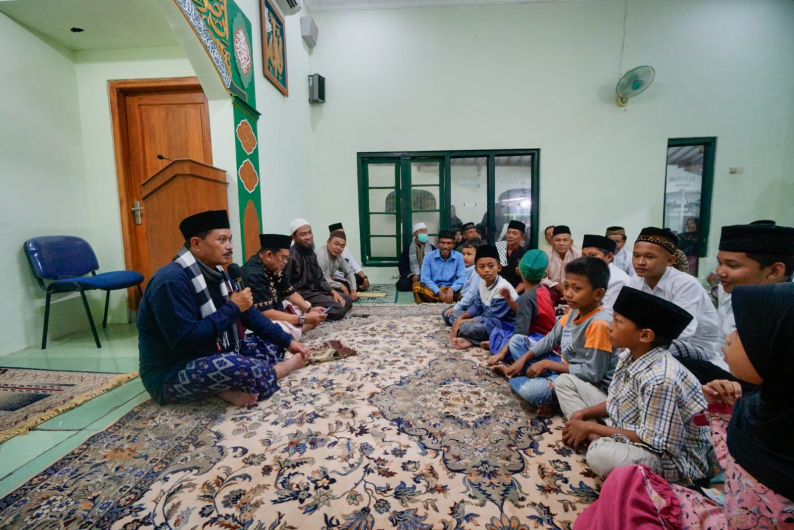Beribadah di Masjid Al Ichsan, Wali Kota Sampaikan Program Pembangunan