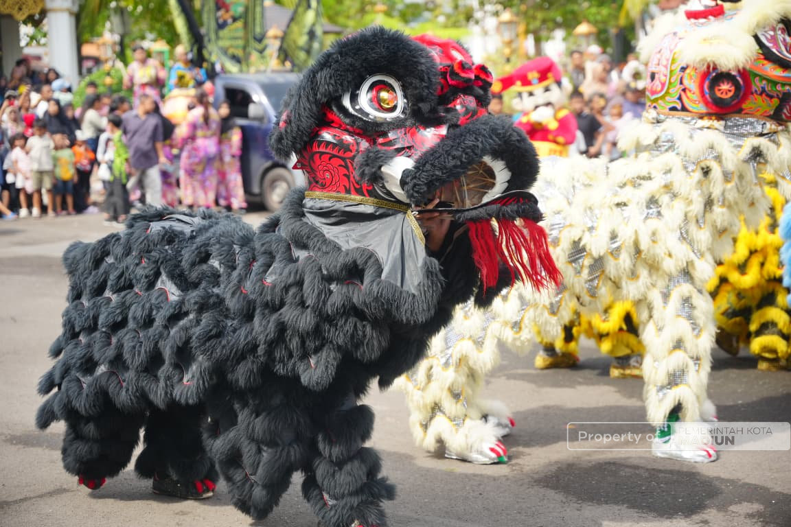 Berangkatkan Kirab Barongsai Imlek, Plt Wali Kota Madiun Harap Semangat Kreativitas dan Kebersamaan Terjaga