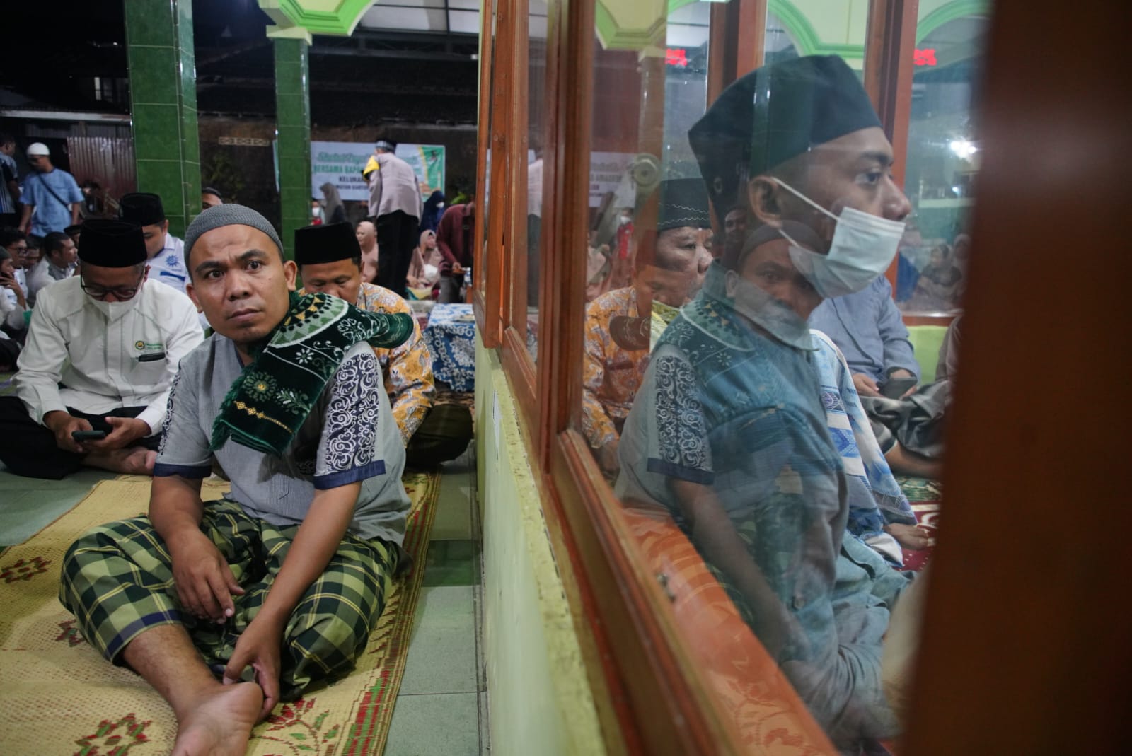 Salat Isya di Masjid Al Falah, Wali Kota Juga Sampaikan Program Pembangunan Kepada Jemaah
