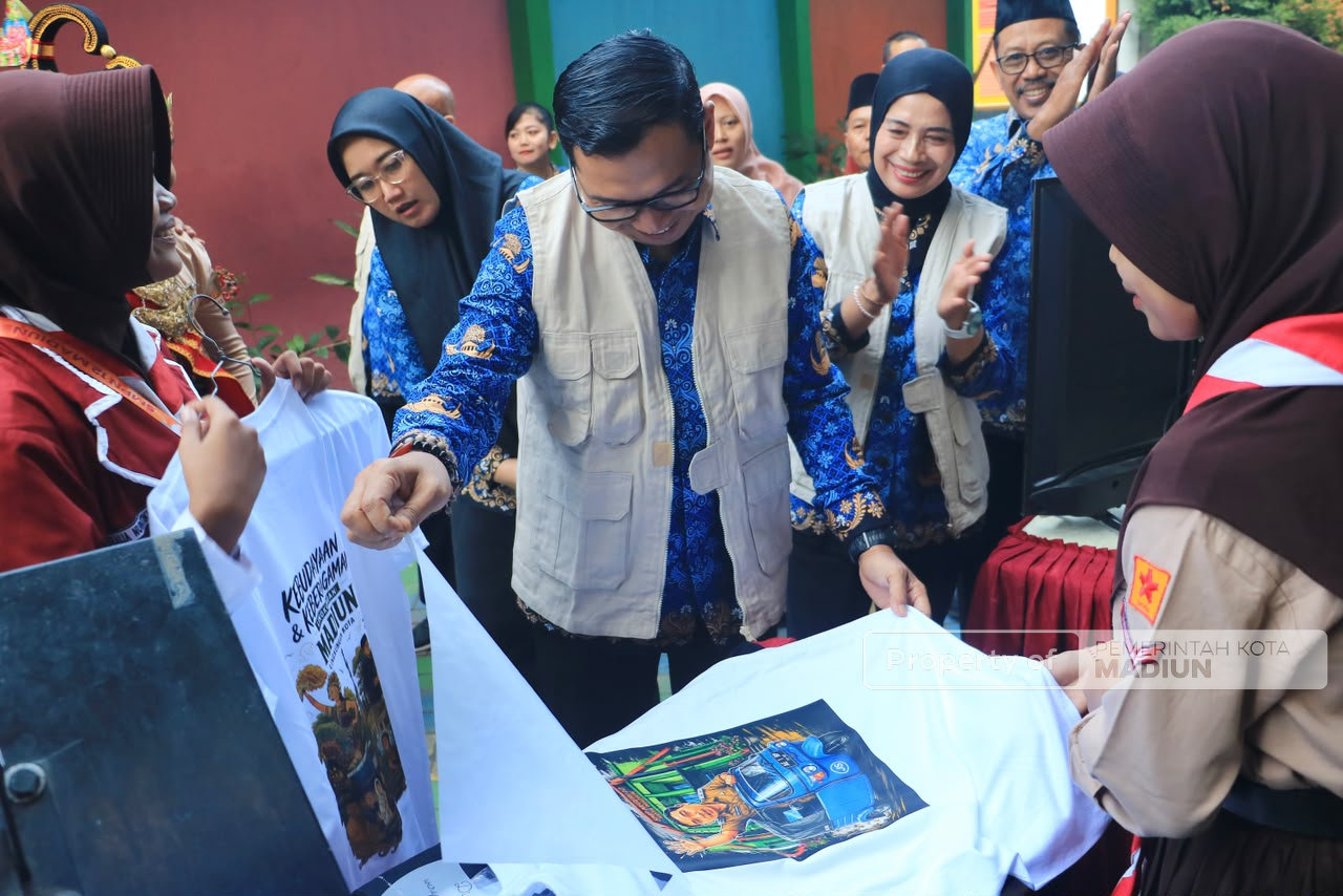 Cetak Generasi Cerdas dan Berkarakter, Plt Wali Kota Madiun Perkuat Pendidikan Karakter Sejak MPLS