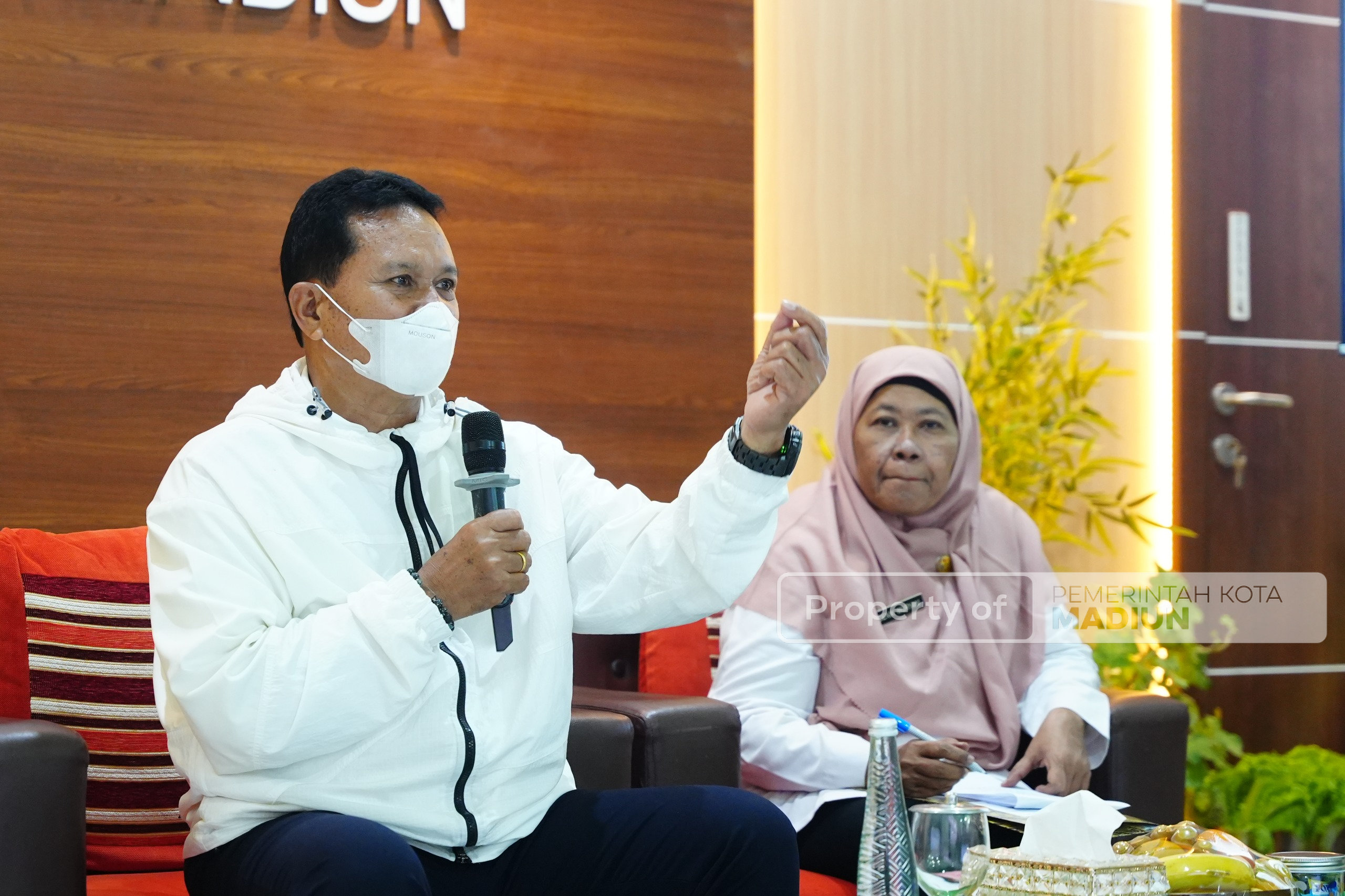 Beri Pembinaan Pegawai Puskesmas Manguharjo, Wali Kota Tekankan Kesehatan Mental dan Profesionalisme di Tempat Kerja