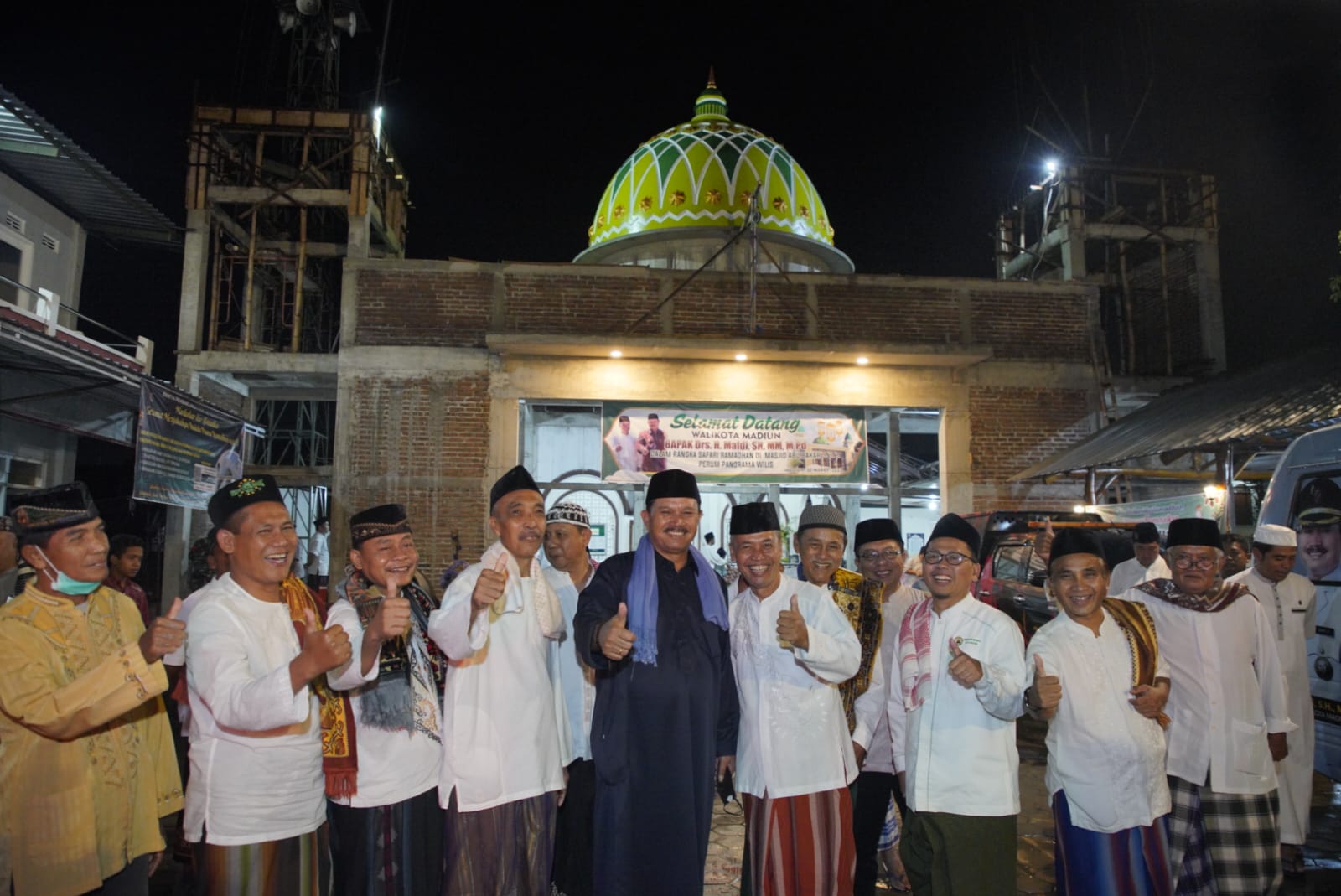 Shalat Berjamaah Di Masjid Abu Bakar, Wali Kota Imbau Warga Ikut Jaga Kondusifitas Jelang Lebaran