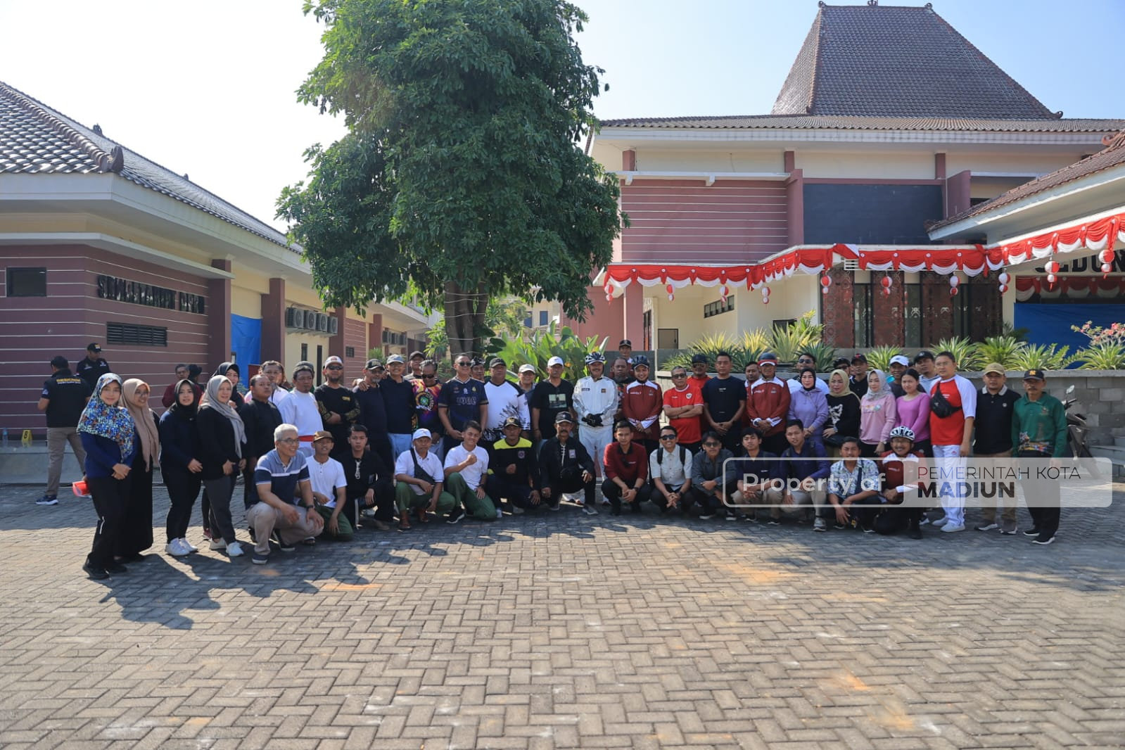 Wali Kota Madiun Ajak OPD Kerja Bakti dan Cek Poskamling