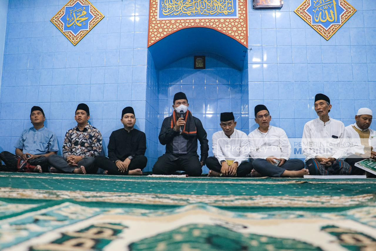 Pererat Silaturahmi, Wali Kota Madiun Hadiri Sholat Isya Bersama Warga Jalan Citarum di Mushola Al Barokah